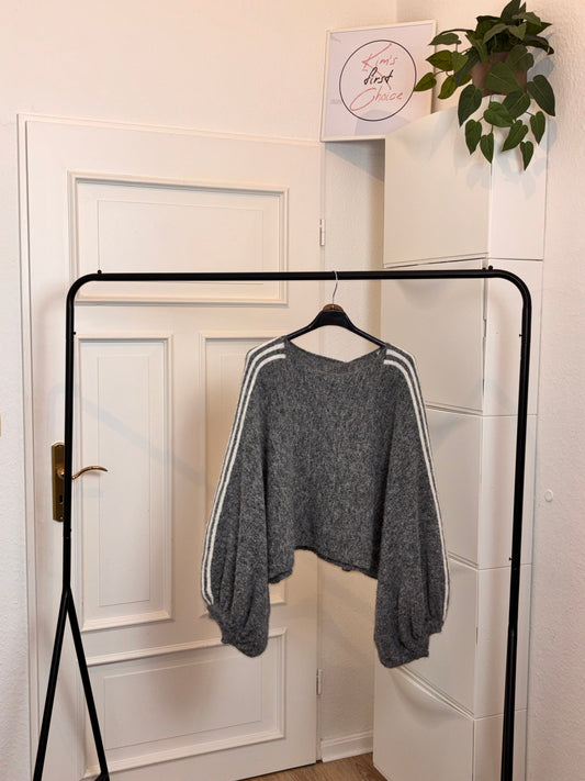 Strickpullover in Hellgrau mit weißen Streifen – One Size